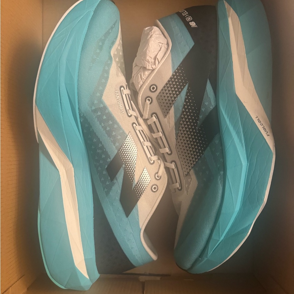 Barely Worn New Balance Supercomp Elite V4 - image 2